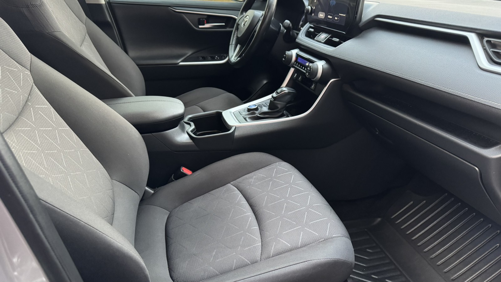 Toyota RAV4 2023 року, Універсал, Тойота Центр Київ "Автосаміт Укравто", м.Київ | Фото № 6 Toyota RAV4 2023 року з пробігом 199931 км, Універсал, Тойота Центр Київ "Автосаміт Укравто", м.Київ - 1120000 ГРН | Фото № 6