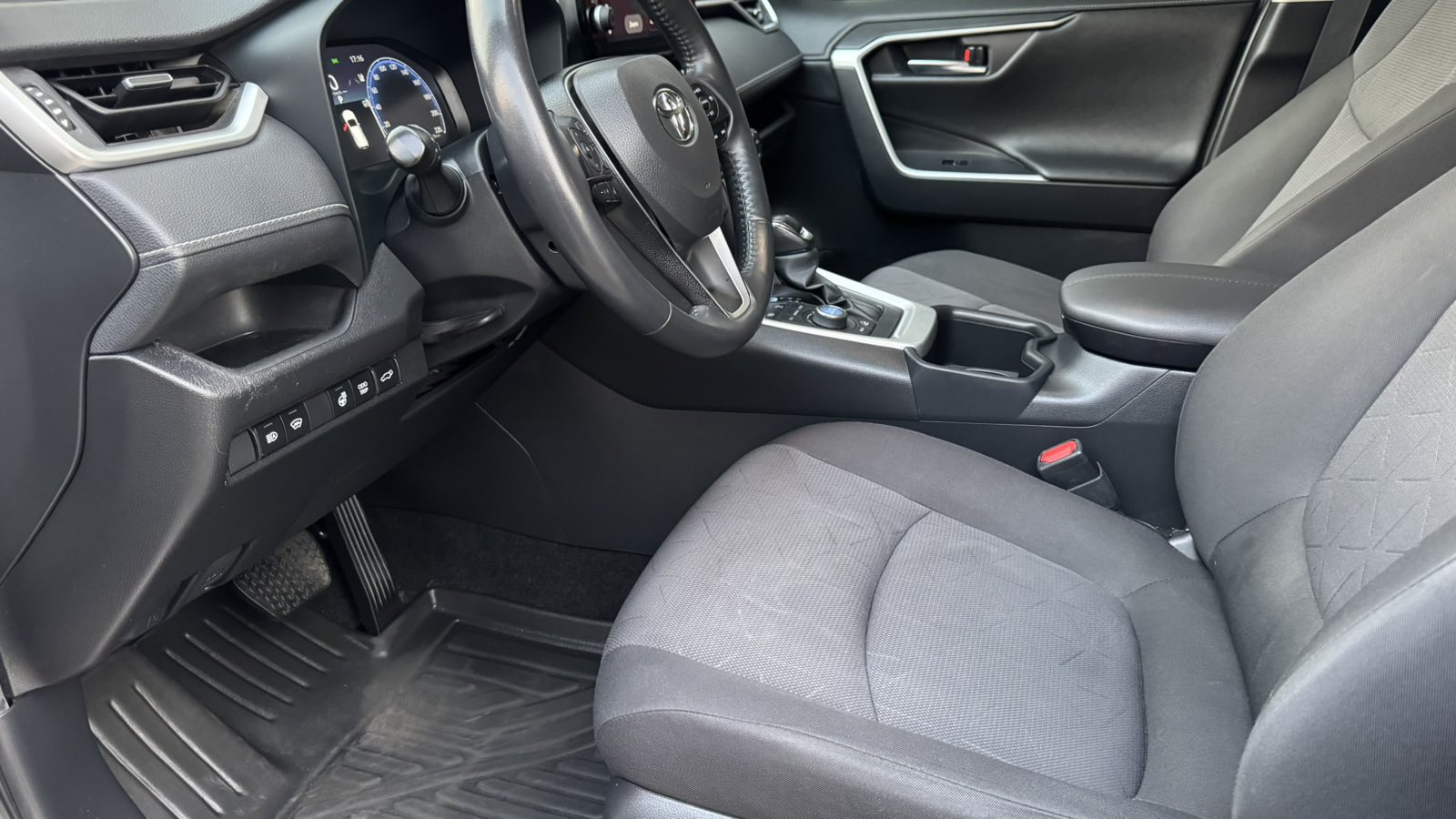 Toyota RAV4 2023 року, Універсал, Тойота Центр Київ "Автосаміт Укравто", м.Київ | Фото № 12 Toyota RAV4 2023 року з пробігом 199931 км, Універсал, Тойота Центр Київ "Автосаміт Укравто", м.Київ - 1120000 ГРН | Фото № 12