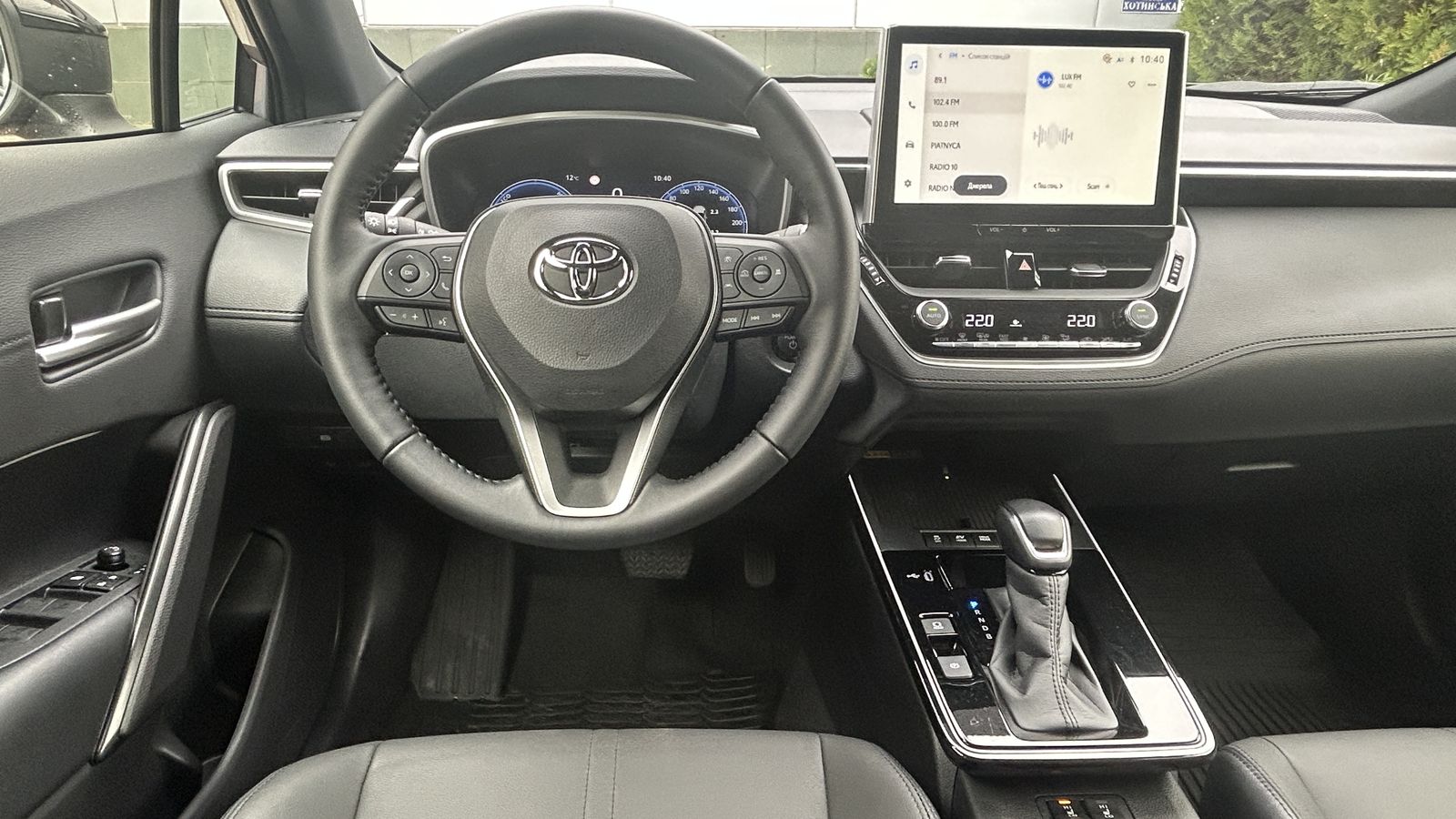 Toyota COROLLA CROSS 2025 року, Універсал, Тойота Центр Чернівці "Олімп-Моторс", м.Чернівці | Фото № 9 Toyota COROLLA CROSS 2025 року з пробігом 905 км, Універсал, Тойота Центр Чернівці "Олімп-Моторс", м.Чернівці - 1820000 ГРН | Фото № 9