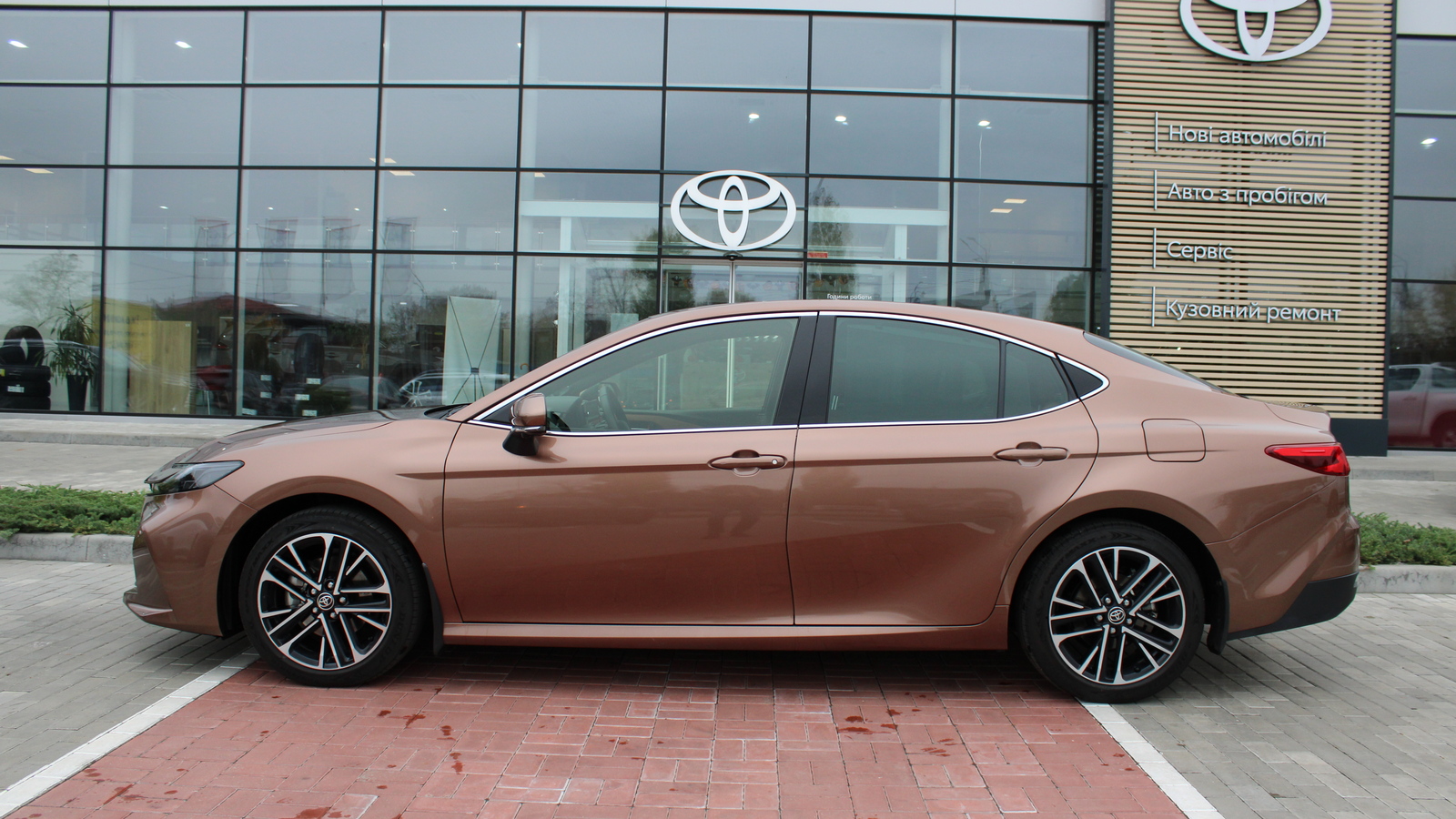 Toyota CAMRY 2025 року, Седан, Тойота Центр Черкаси "Мотор Сіті", м.Черкаси | Фото № 3 Toyota CAMRY 2025 року з пробігом 14749 км, Седан, Тойота Центр Черкаси "Мотор Сіті", м.Черкаси - 1965000 ГРН | Фото № 3