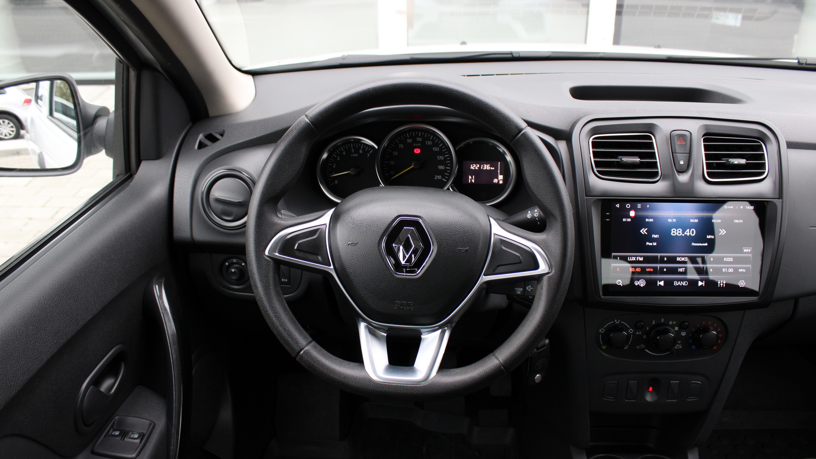 Інші авто RENAULT LOGAN 2018 року, Седан, Тойота Центр Черкаси "Мотор Сіті", м.Черкаси | Фото № 9 Інші авто RENAULT LOGAN 2018 року з пробігом 122134 км, Седан, Тойота Центр Черкаси "Мотор Сіті", м.Черкаси - 340000 ГРН | Фото № 9
